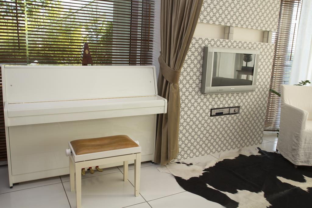 Pavi Apts Ljubljana - Private Rooftop Swimming Pool Δωμάτιο φωτογραφία